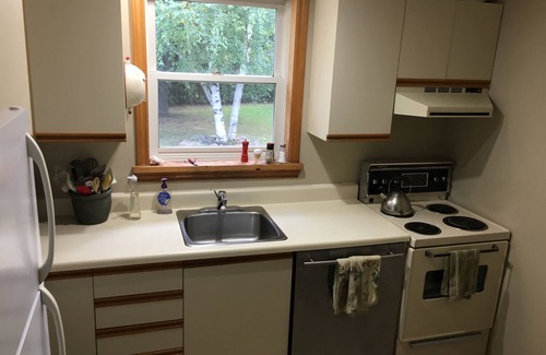 Thornbury House | Thornbury 3 Bdrm home, 2 garages Short/Long Term