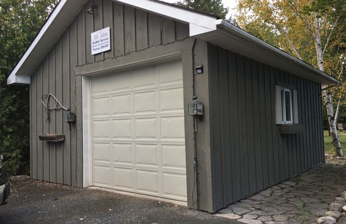 Thornbury House | Thornbury 3 Bdrm home, 2 garages Short/Long Term