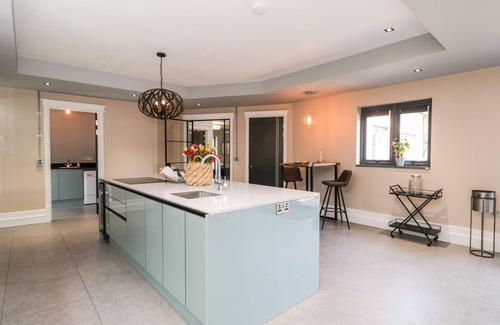 Guarlford Cottage | THORNBURY, family friendly, with hot tub in Barnard's Green, Malvern