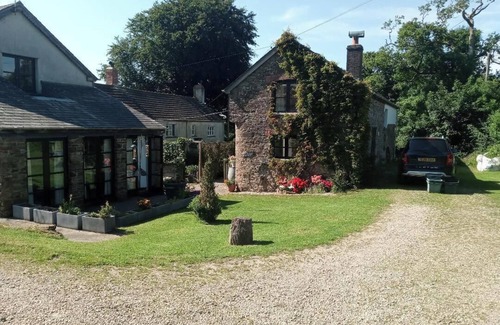 Torrington House | Thorne Farm-3 Bed-Sleeps 7-Garden-Country Views