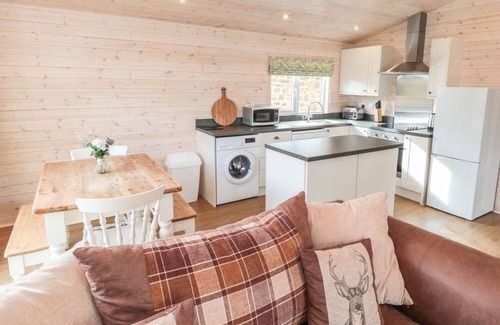 Ashover Cottage | THORNTREE LODGE, pet friendly, with a garden in Rowsley