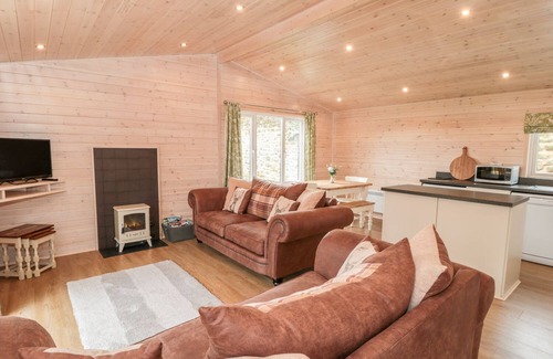 Ashover Cottage | THORNTREE LODGE, pet friendly, with a garden in Rowsley