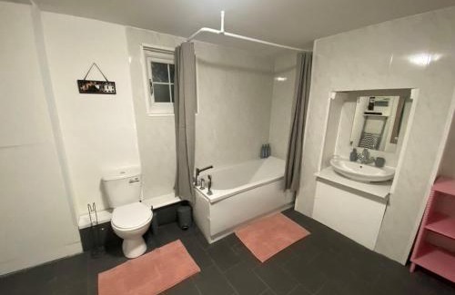 Chatham Villa | Thorold House Charming house for long stays