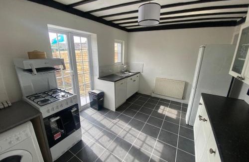 Chatham Villa | Thorold House Charming house for long stays