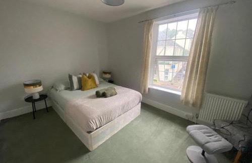 Chatham Villa | Thorold House Charming house for long stays