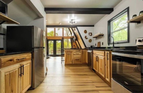 Cosby Cabin | THORS CABIN! Peaceful A-Frame w/hot tub & sauna 15 min to national park!