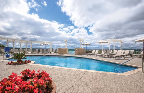 Marble Falls Condo | Thoughtful 1BD condo w/resort amenities on banks of Lake Marble Falls