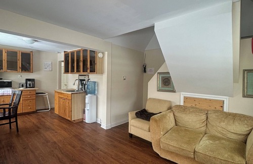 Seeleys Bay Cottage | Thousand Island Kingston Cozy Two Bedroom Cottage + DINNER & BREAKFAST(EXTRA)