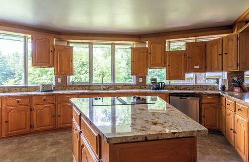 Ottawa Division House | Thousand Owls Estate, a private oasis in Ottawa - indoor pool, spa, games + more