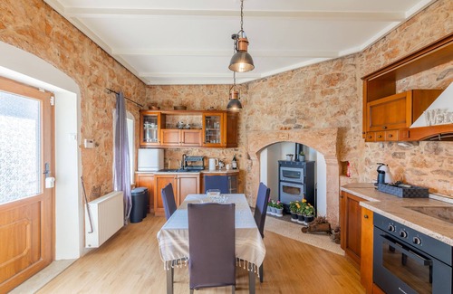 Thrapsano Villa | Thrapsano House for family vacations and or Digital Nomads. Near Iraklion Crete.