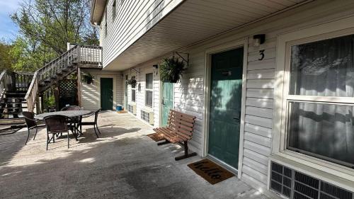 Jamestown Cabin | Three Bear Lodge