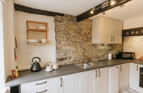 Castleton House | Three Bed Countryside Cottage in the National Park