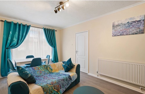 Abbey Wood House | Three Bed Luxury Home in London 7 mins from train station