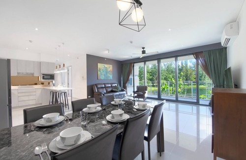 Bang Tao Apartment | THREE-BEDROOM APARTMENT, SEAVIEW and LAKEVIEW by Continent