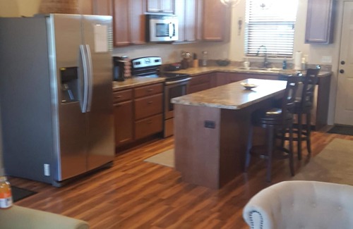 Bozeman Condo | THREE BEDROOM, 2.5 BATH, HOT TUB, GARAGE, W/D, WiFi, CENTRAL AC.