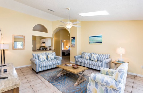 Sunridge Woods Villa | Three Bedroom 2 Bathroom Vacation home minutes away from the Parks