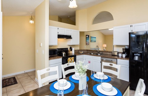 Sunridge Woods Villa | Three Bedroom 2 Bathroom Vacation home minutes away from the Parks