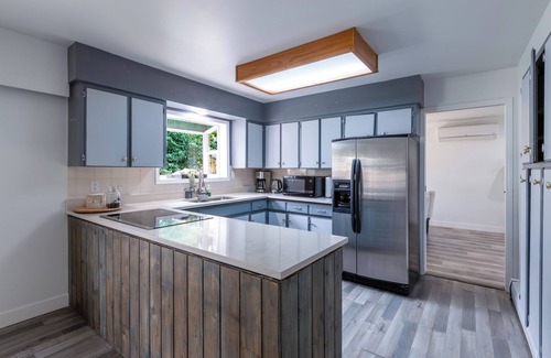 Fleetwood House | Three Bedroom Ac house Near Guildford