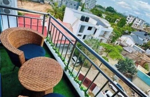 Oyster Bay Apartment | Three-Bedroom Apartment with Balcony 3