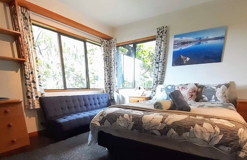 Cashmere Apartment | Three-Bedroom Apartment in Unique Treehouse with Spectacular Views & Gardens