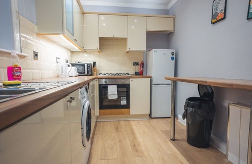 Coatbridge Apartment | Three Bedroom Apartment in Central Coatbridge