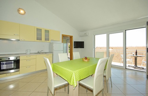 Bratus Apartment | Three bedroom apartment with balcony and sea view Krvavica, Makarska (A-18911-d)