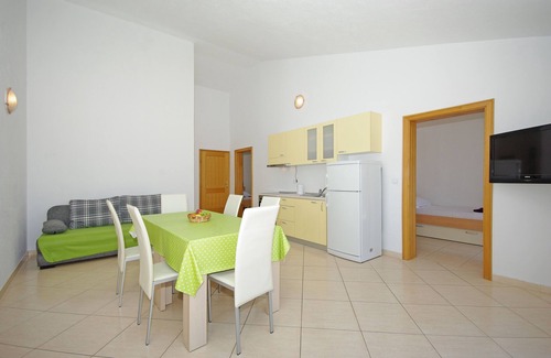 Bratus Apartment | Three bedroom apartment with balcony and sea view Krvavica, Makarska (A-18911-d)