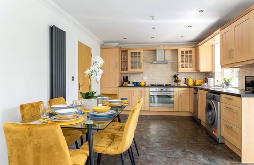 Milton Keynes Apartment | Three Bedroom Apartment