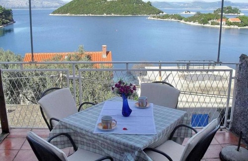 Prozurska Luka Apartment | Three bedroom apartment near beach Prožurska Luka, Mljet (A-4939-a)