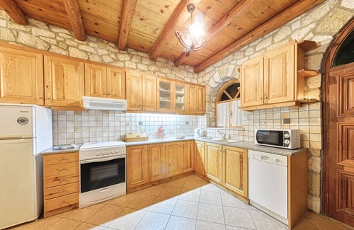 Vasilikos Apartment | Three-Bedroom Apartment