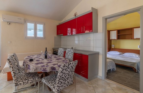 Gorinka Apartment | Three bedroom apartment with terrace and sea view Makarska (A-18898-a)