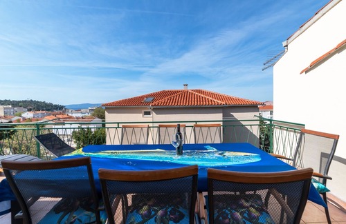 Gorinka Apartment | Three bedroom apartment with terrace and sea view Makarska (A-18898-a)