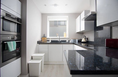 Saint Paul's House | Three bedroom apartment near Cabot Circus w.Parking sleeps 5 - Hopewell