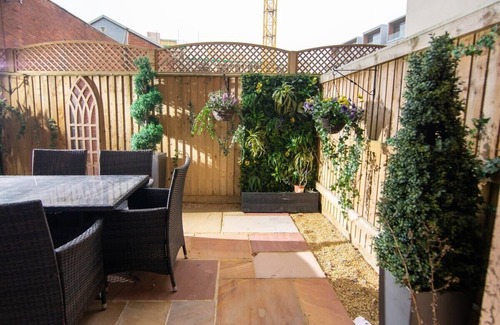 Saint Paul's House | Three bedroom apartment near Cabot Circus w.Parking sleeps 5 - Hopewell