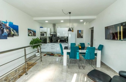 Meterize Apartment | Three bedroom apartment with terrace and sea view Šibenik (A-22457-a)