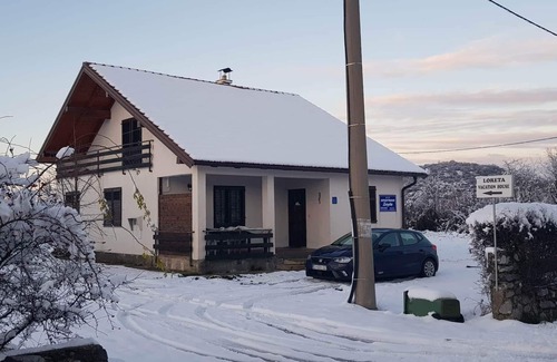 Lovinac Apartment | Three bedroom apartment with terrace Lovinac, Velebit (A-21748-a)