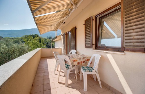 Nerezine Apartment | Three bedroom apartment with terrace Nerezine, Lošinj (A-12149-a)