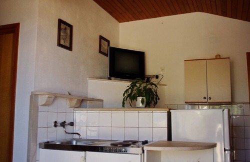 Sumartin Apartment | Three bedroom apartment near beach Sumartin, Brač (A-12036-b)