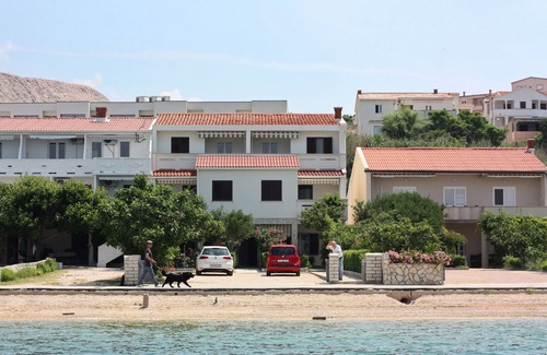 Metajna Apartment | Three bedroom apartment near beach Metajna, Pag (A-6486-f)