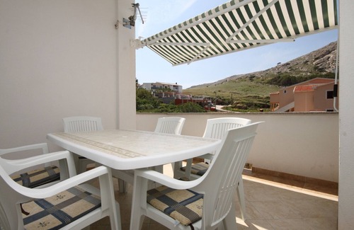 Metajna Apartment | Three bedroom apartment near beach Metajna, Pag (A-6486-f)