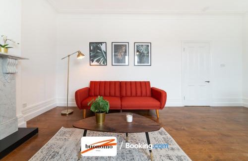 Wimbledon Apartment | Three Bedroom Apartment At Buonomo Stays Short Lets & Serviced Accommodation close to Wimbledon Tennis Courts