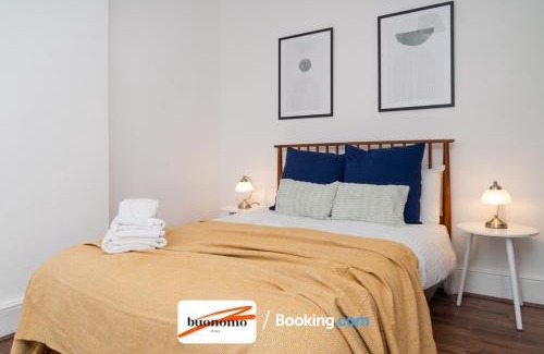 Wimbledon Apartment | Three Bedroom Apartment At Buonomo Stays Short Lets & Serviced Accommodation close to Wimbledon Tennis Courts