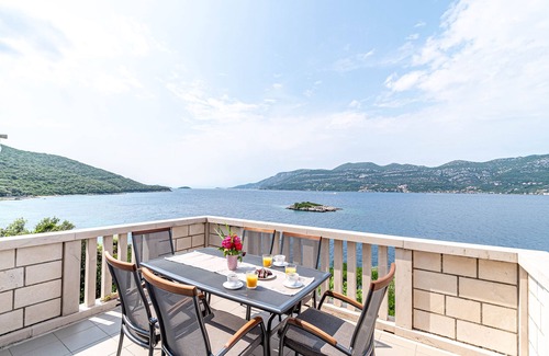 Cove Tri Zala (Zrnovo) Apartment | Three bedroom apartment near beach Tri Žala, Korčula (A-9237-d)