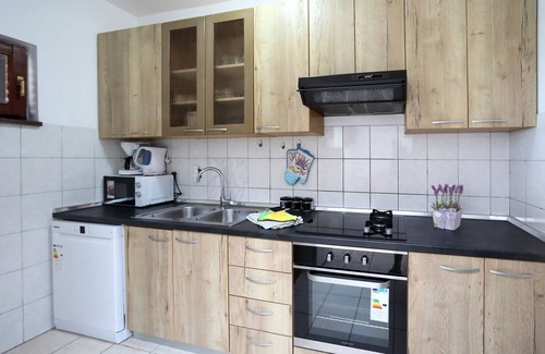 Bibinje Apartment | Three bedroom apartment near beach Bibinje, Zadar (A-5780-d)