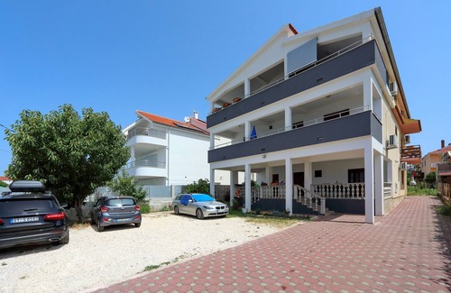 Bibinje Apartment | Three bedroom apartment near beach Bibinje, Zadar (A-5780-d)