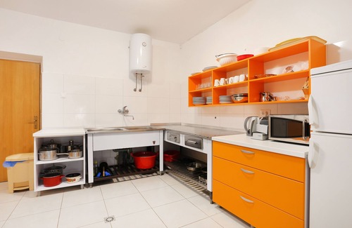 Igrane Apartment | Three bedroom apartment near beach Igrane, Makarska (A-6653-d)