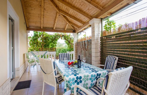 Marina Apartment | Three bedroom apartment with terrace Marina, Trogir (A-5953-b)