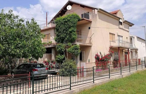 Pirovac Apartment | Three bedroom apartment with terrace Pirovac, Šibenik (A-14637-a)