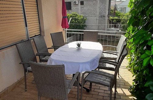 Pirovac Apartment | Three bedroom apartment with terrace Pirovac, Šibenik (A-14637-a)