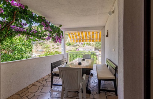 Povlja Apartment | Three bedroom apartment with terrace Povlja, Brač (A-16792-a)